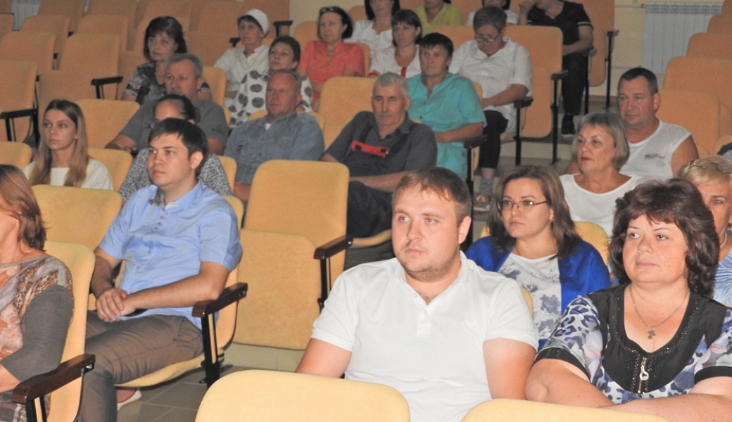 Анатолий Жданов встретился с жителями села Красногвардейского, чтобы обсудить вопросы реализации проекта «Городская среда»