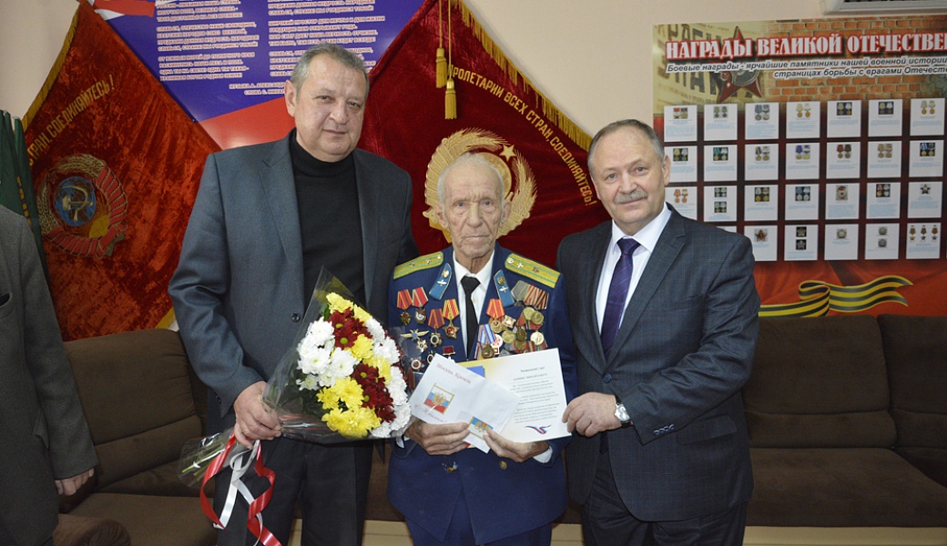 Депутат поздравил участника Великой Отечественной войны с юбилеем
