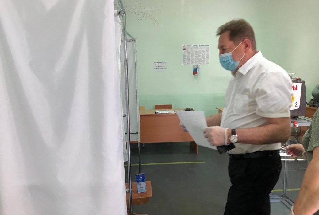 Депутат Госдумы РФ Михаил Кузьмин принял участие в голосовании по поправкам в Конституцию