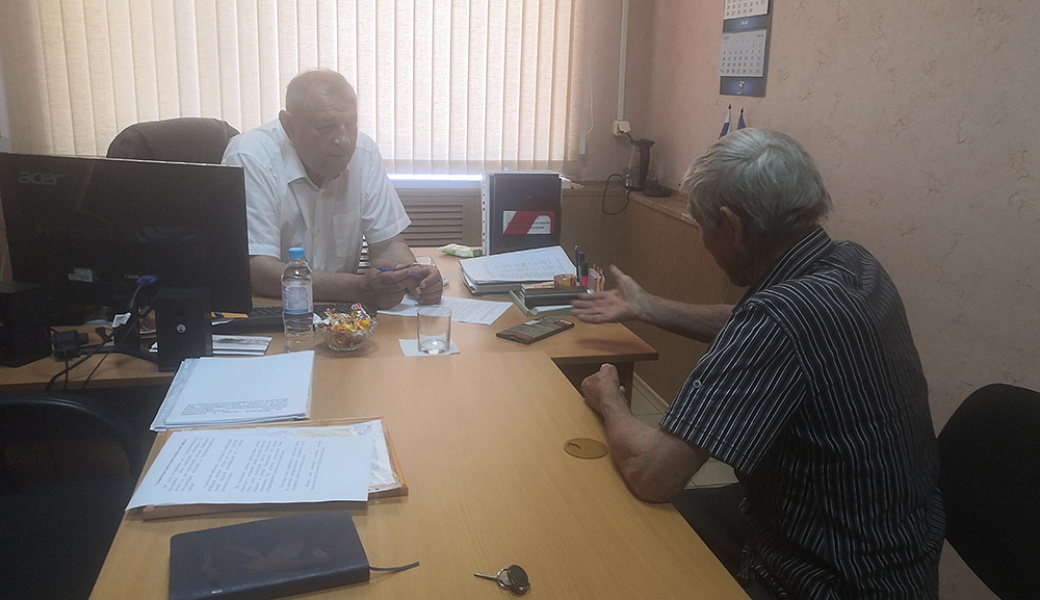 Депутат Думы Ставропольского края Анатолий Жданов провел прием граждан по вопросам социальной поддержки