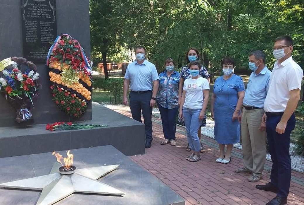 Новоалександровский округ принял участие во Всероссийской акции «Цветы памяти»