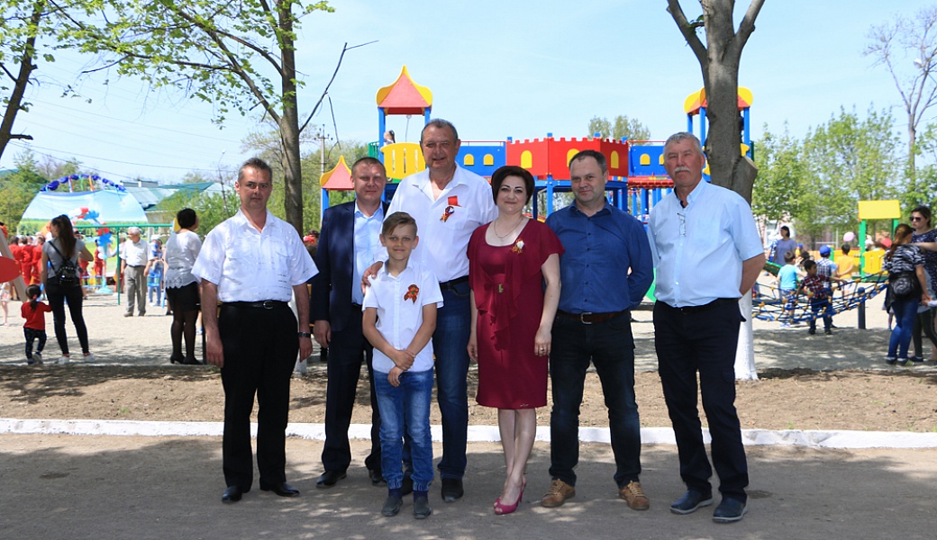 Открытие детского игрового комплекса в станице Расшеватской Новоалександровского района