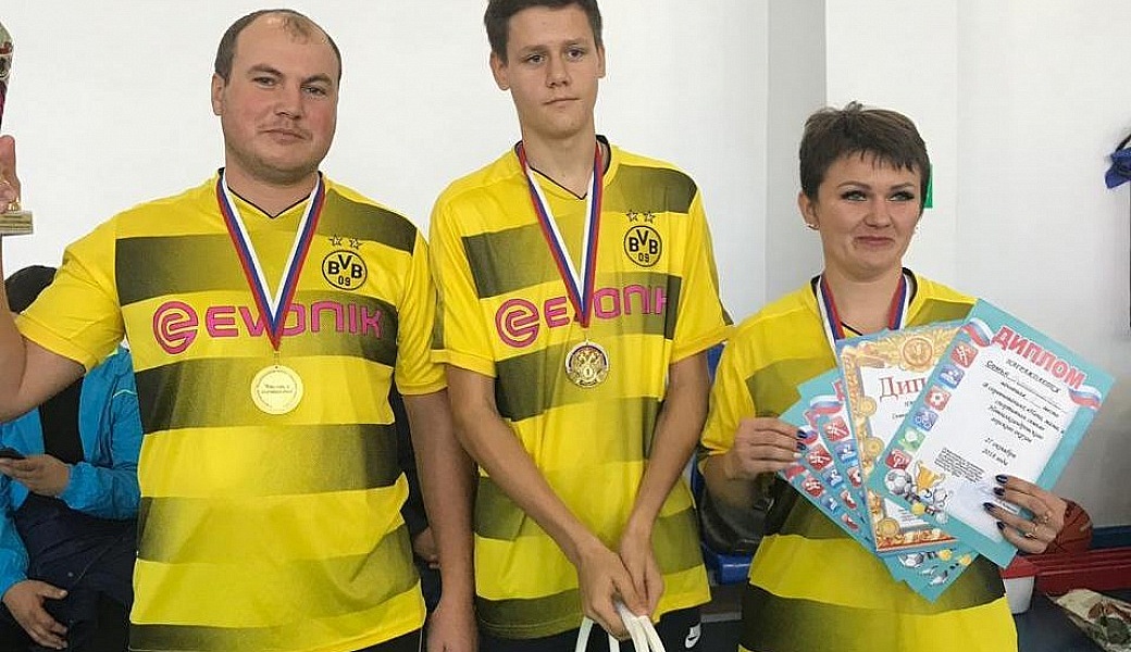 Депутат Анатолий Жданов приветствовал участников спортивных соревнований среди семейных команд