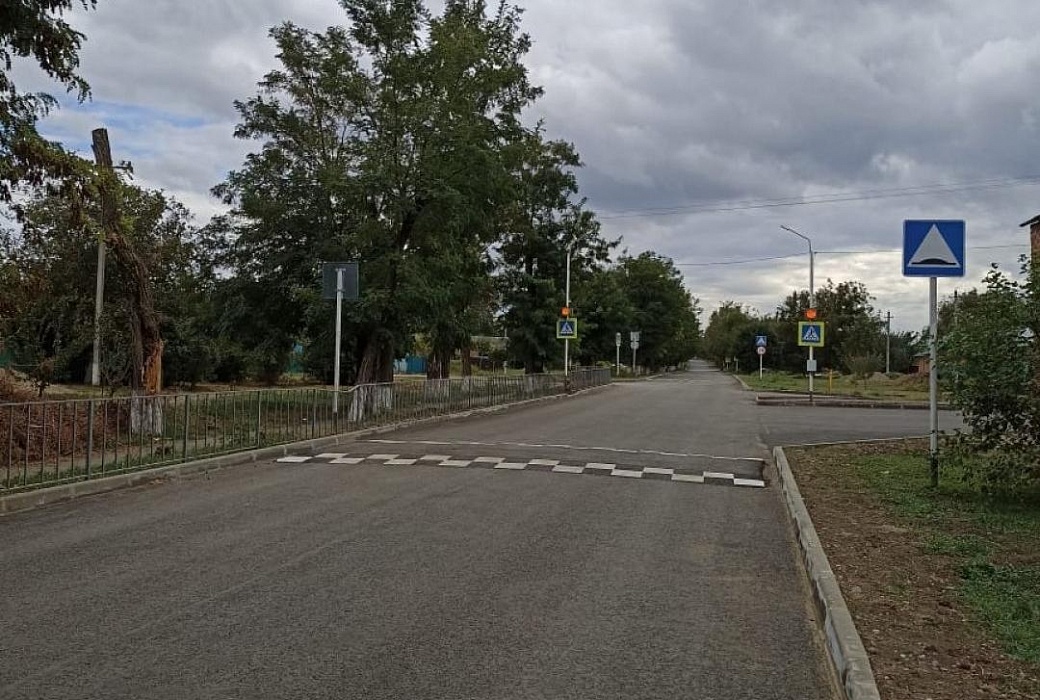 В Новоалександровском городском округе отремонтировали дорогу, которая ведёт к двум образовательным учреждениям