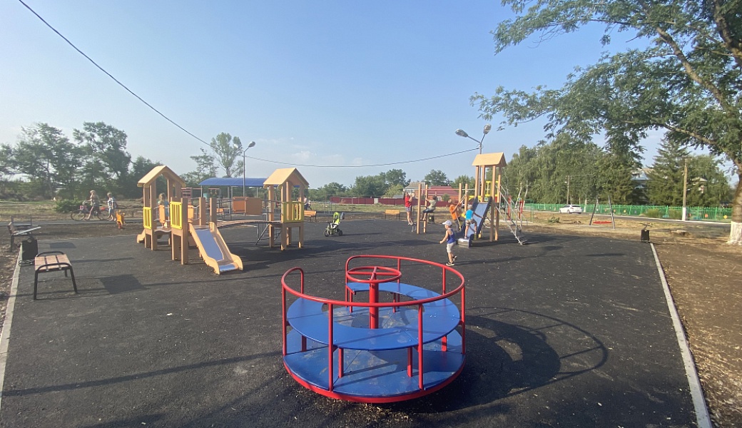 Устройство детской площадки в парковой зоне села Раздольное